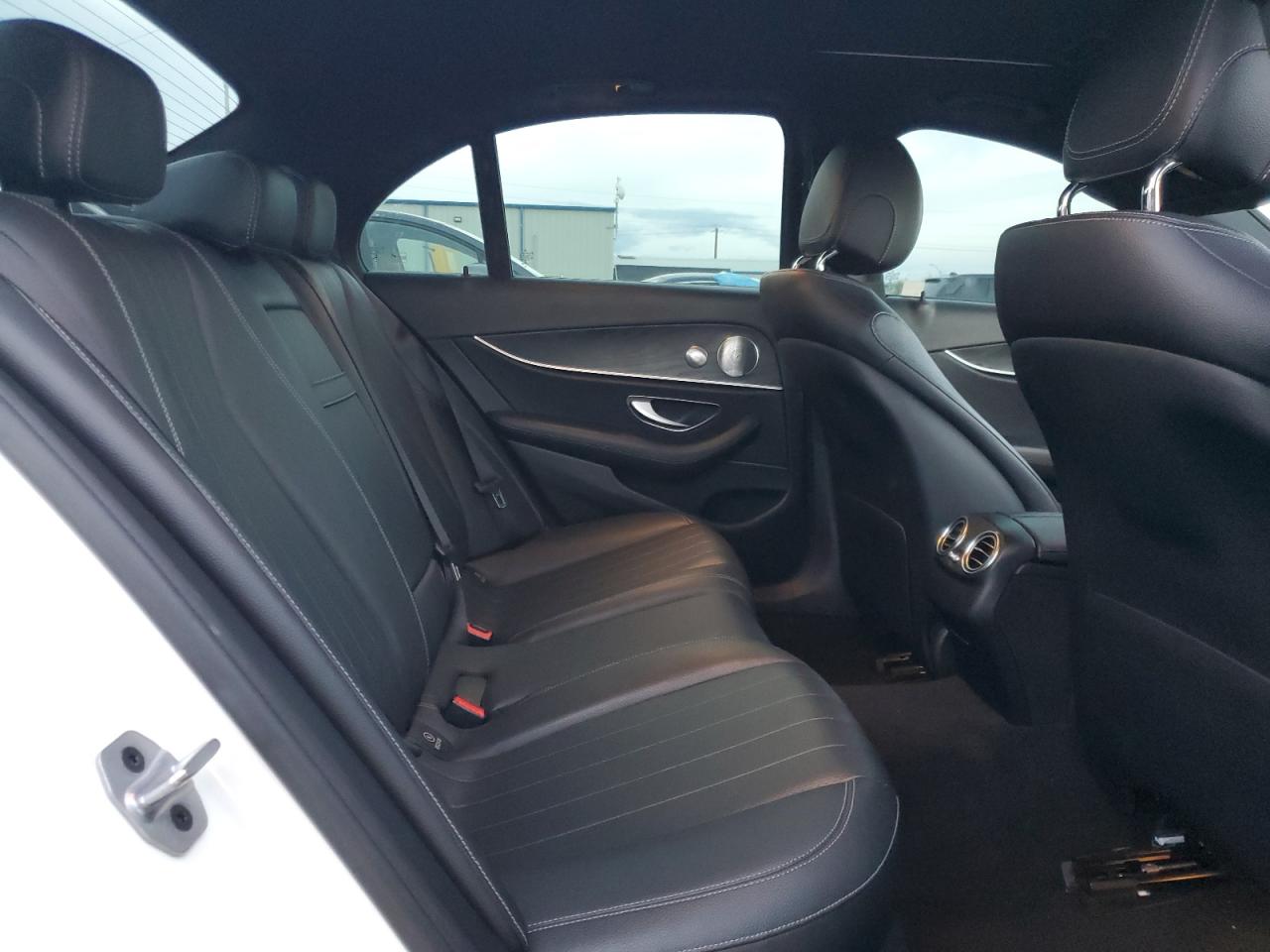 2019 Mercedes-Benz E 300 VIN: WDDZF4JBXKA525390 Lot: 93953045