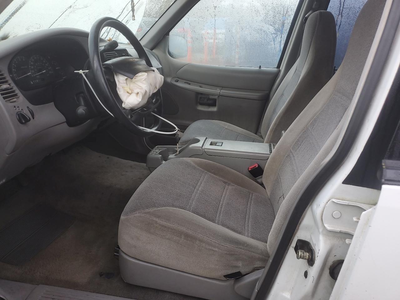 2000 Ford Explorer Xls VIN: 1FMZU72X8YUB22488 Lot: 93298015