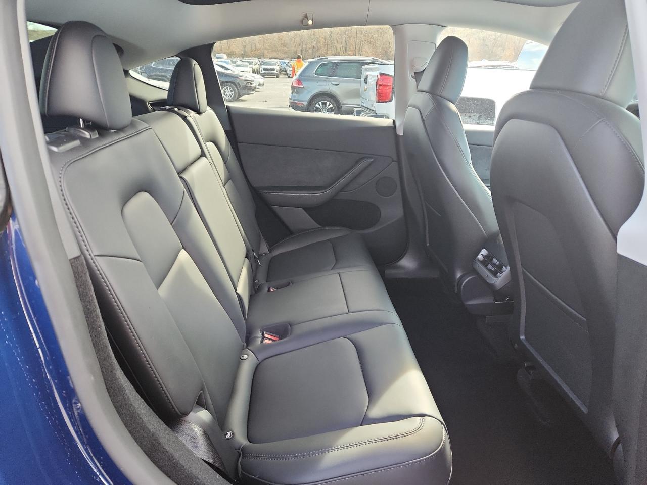 2023 Tesla Model Y VIN: 7SAYGDEE0PA203640 Lot: 93127325