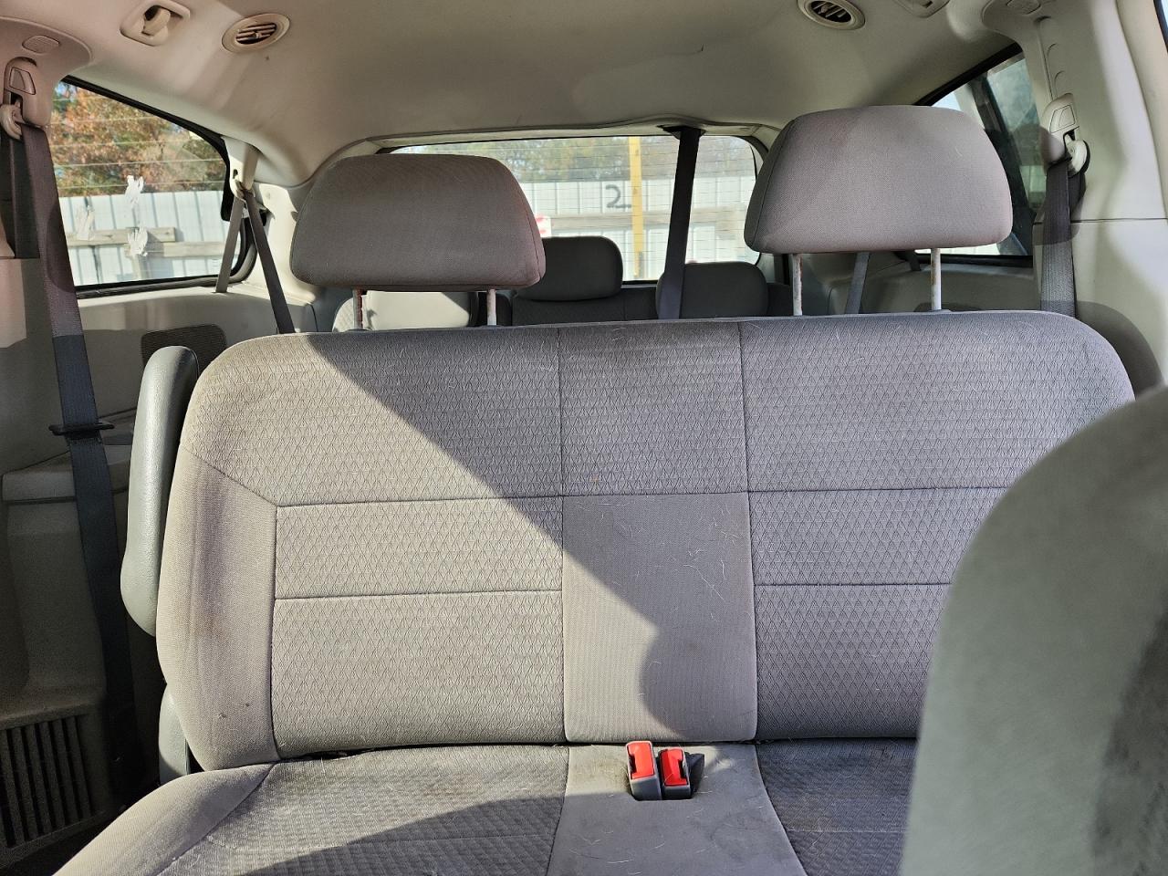 2008 Chrysler Town & Country Lx VIN: 2A8HR44H28R727571 Lot: 92675245