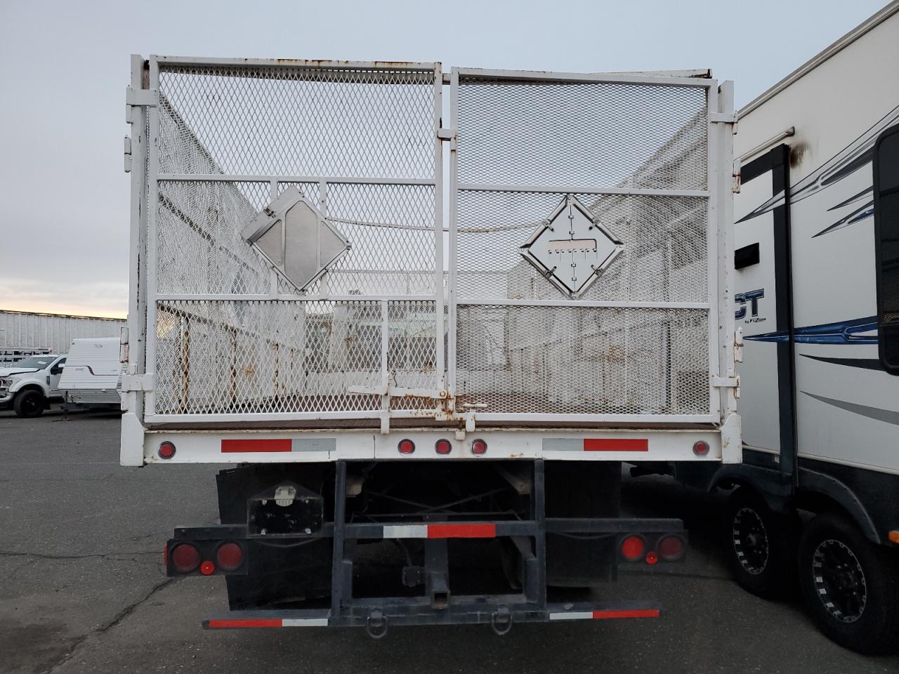 1997 International 4900 Flatbed Truck VIN: 1HTSDAAN8VH490812 Lot: 91855685