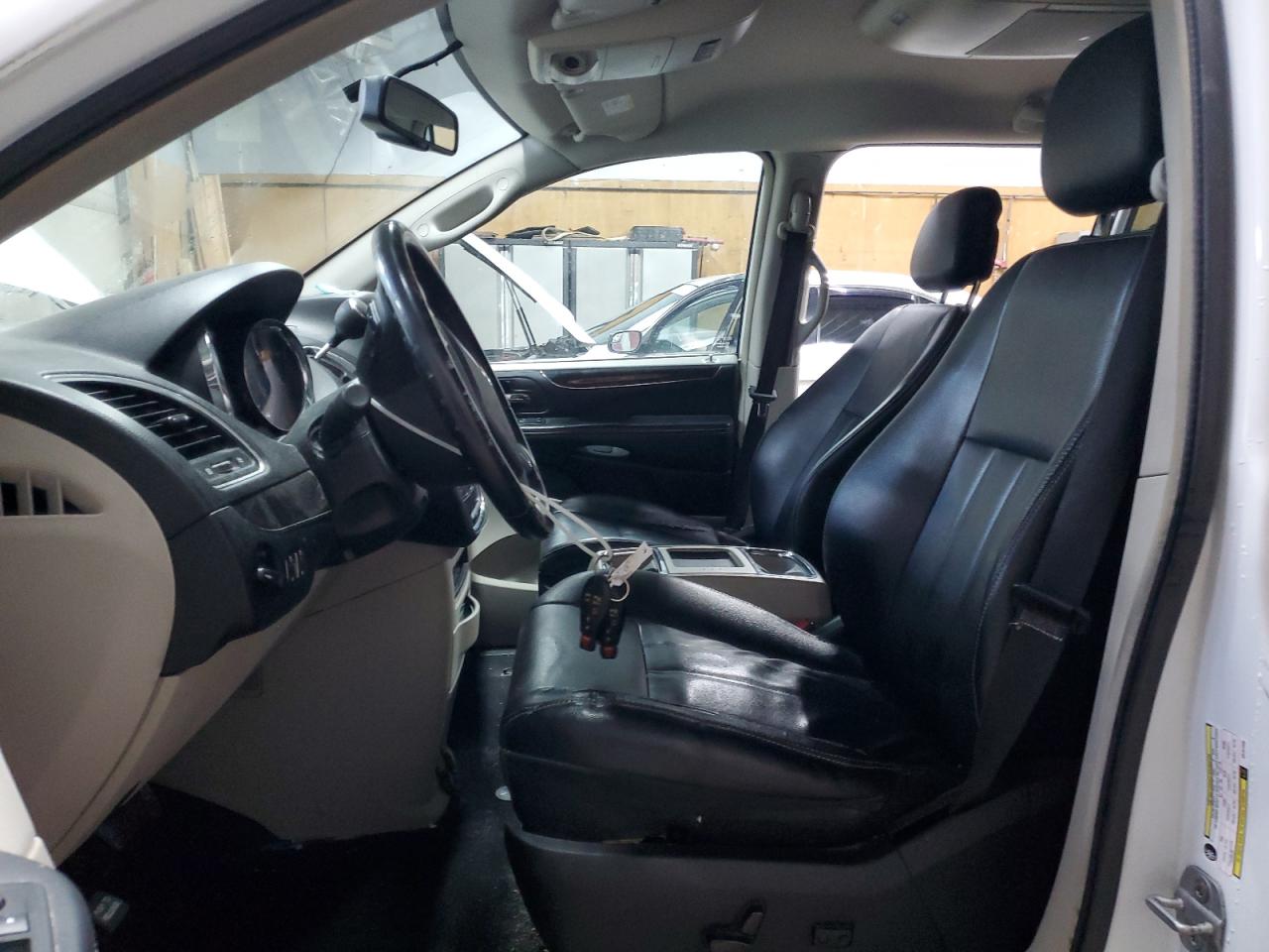 2014 Chrysler Town & Country Touring VIN: 2C4RC1BG5ER131209 Lot: 92621595