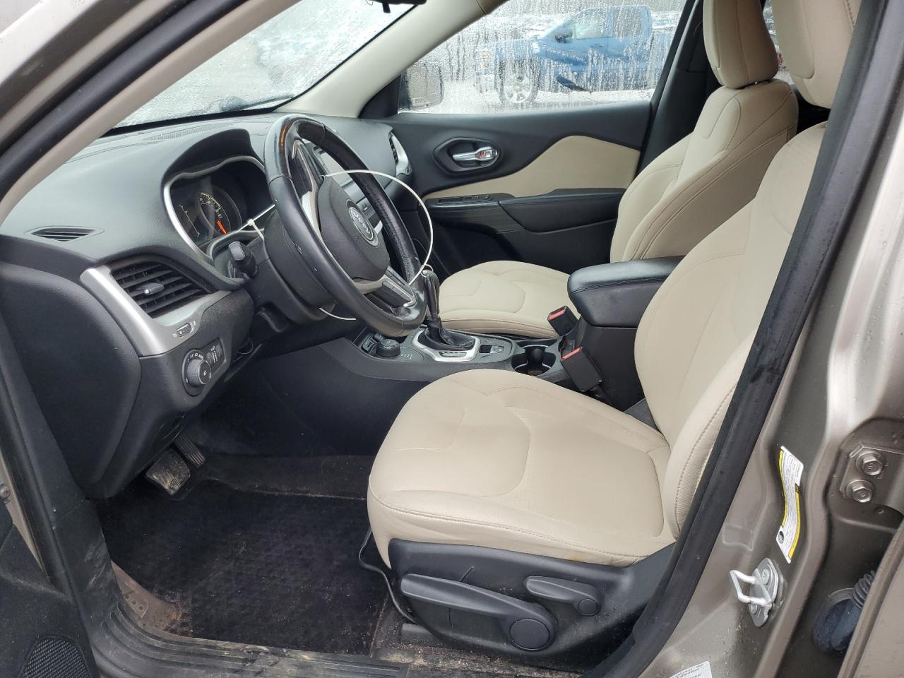 2016 Jeep Cherokee Latitude VIN: 1C4PJMCB2GW359227 Lot: 93370525