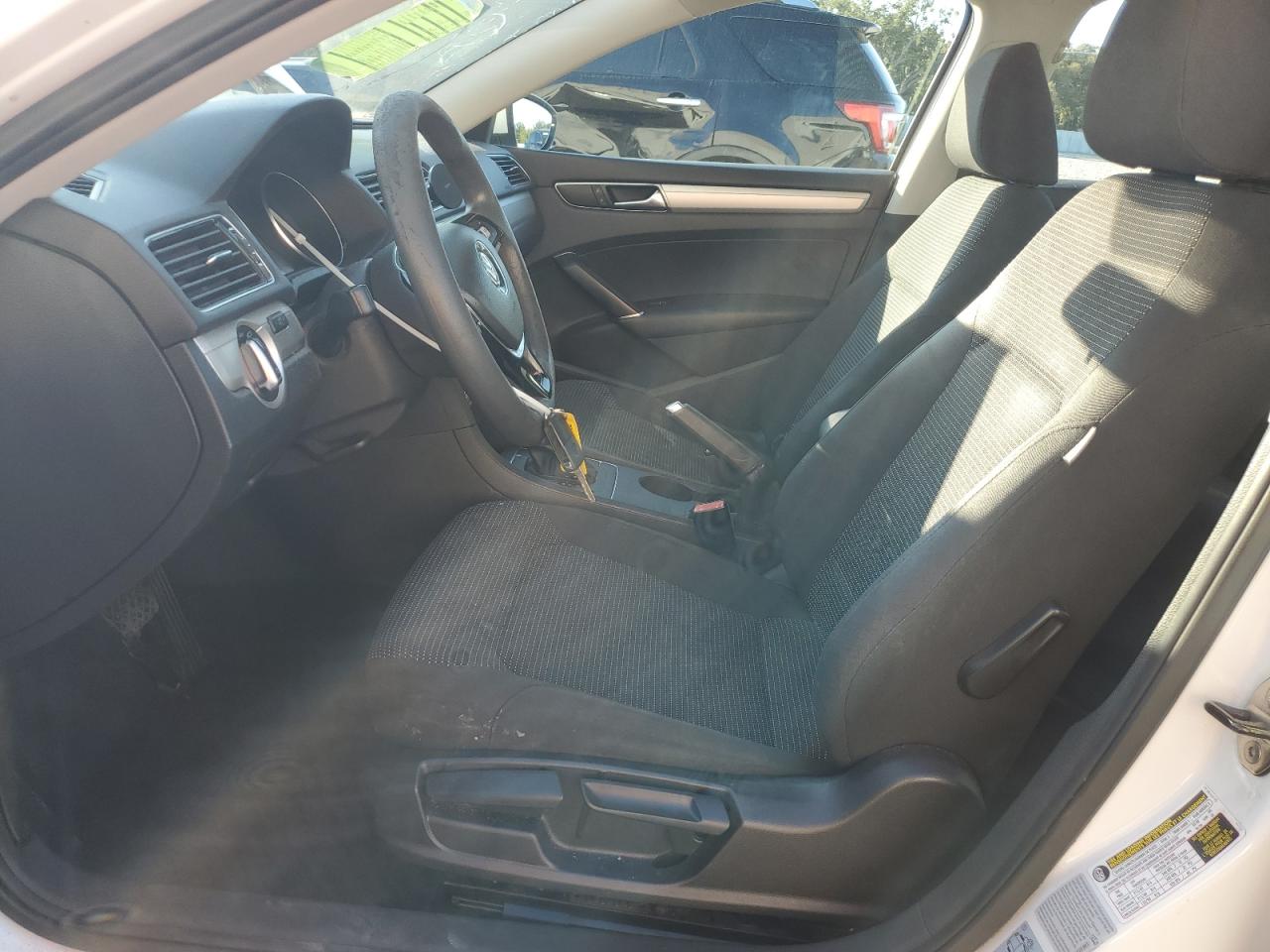 2017 Volkswagen Passat S VIN: 1VWAT7A32HC033411 Lot: 92269025