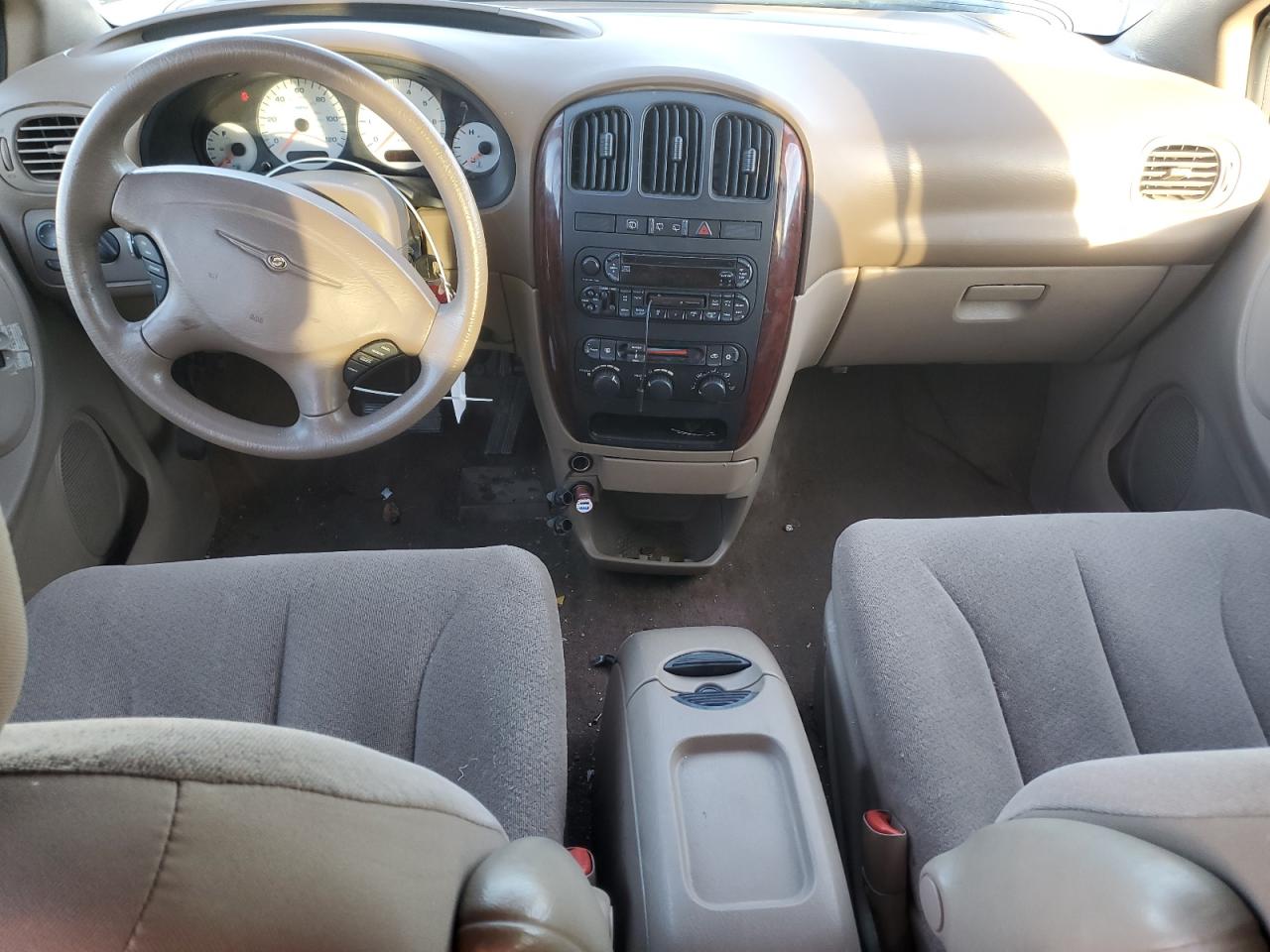 2002 Chrysler Town & Country Lx VIN: 2C8GP44332R620693 Lot: 90739075