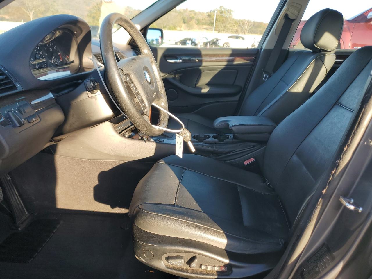 2003 BMW 325 I VIN: WBAET374X3NJ26653 Lot: 90412775