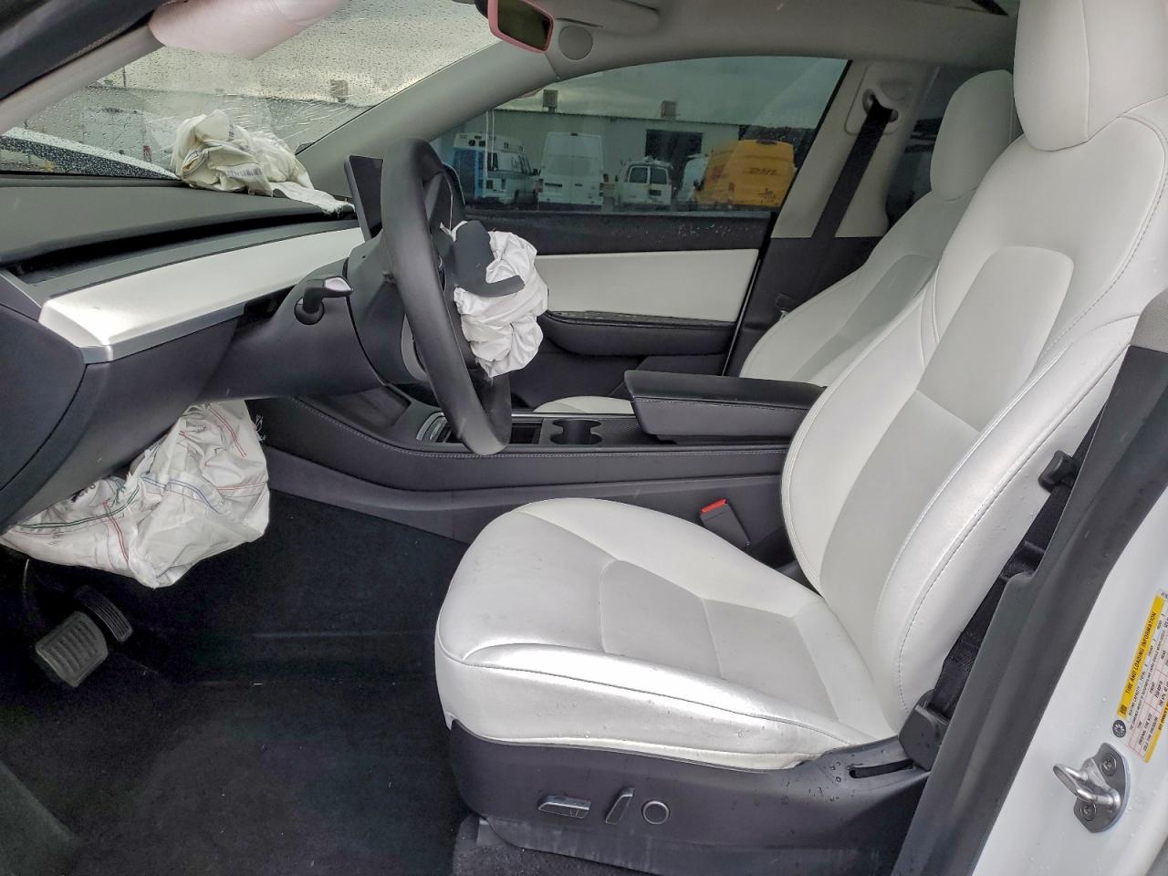 2022 Tesla Model Y VIN: 7SAYGDEE0NF411811 Lot: 93710145