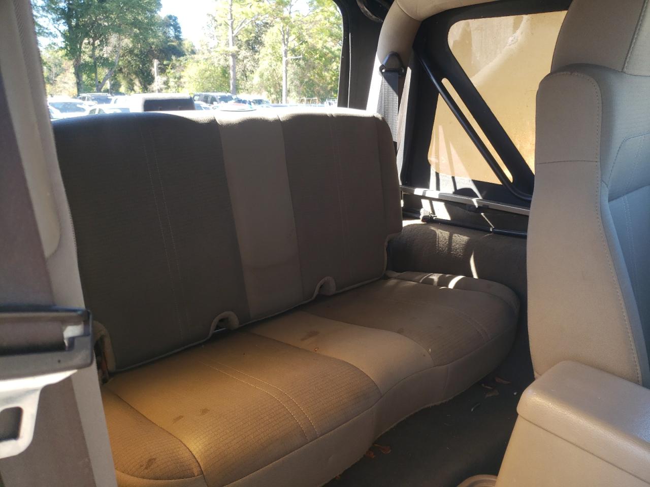 2004 Jeep Wrangler / Tj Sahara VIN: 1J4FA59S34P740304 Lot: 90494025