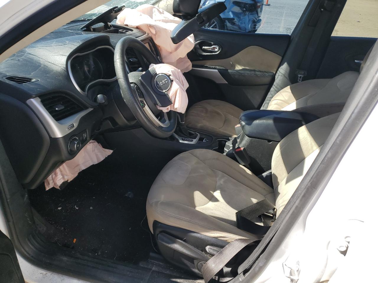 2018 Jeep Cherokee Latitude VIN: 1C4PJLCB3JD560566 Lot: 90240205