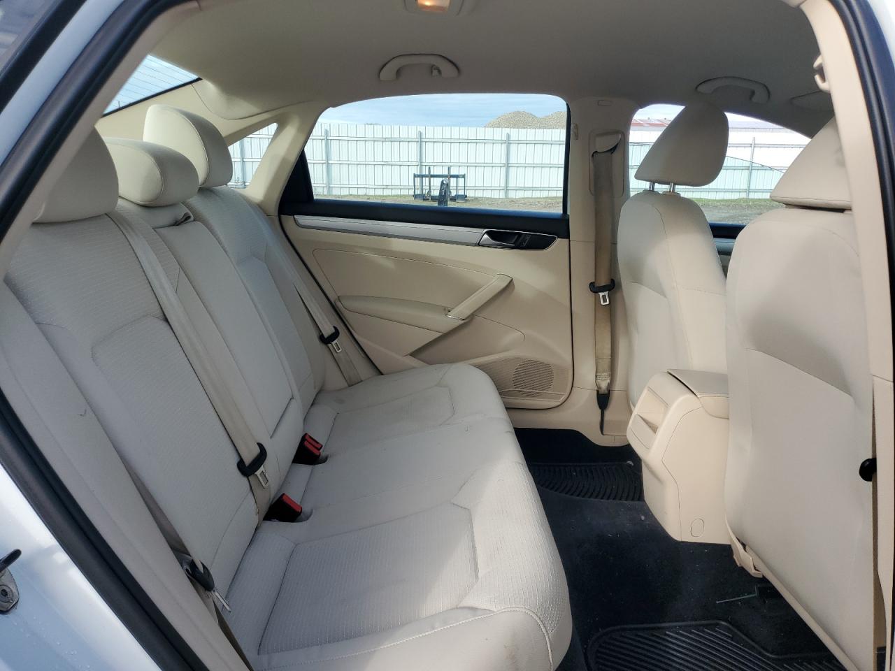 2017 Volkswagen Passat S VIN: 1VWAT7A31HC015174 Lot: 90132445