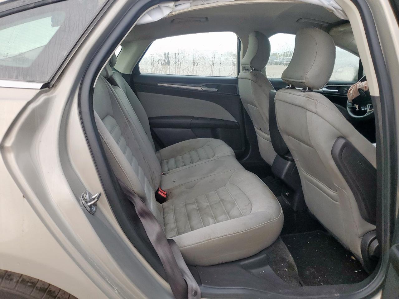 2015 Ford Fusion S VIN: 3FA6P0G72FR193792 Lot: 92859665