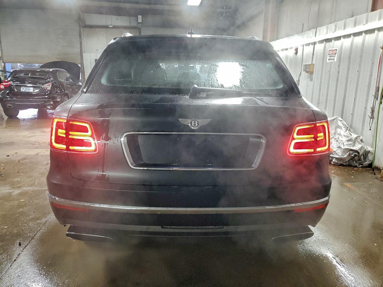 2017 Bentley Bentayga VIN: SJAAC2ZV9HC012682 Lot: 94182215