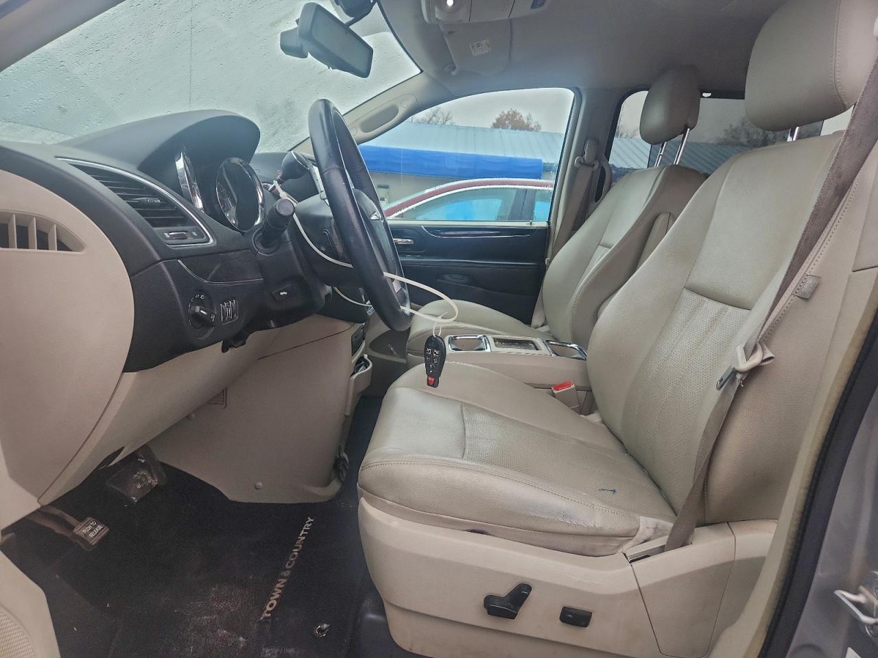 2013 Chrysler Town & Country Touring L VIN: 2C4RC1CG4DR589613 Lot: 93346975