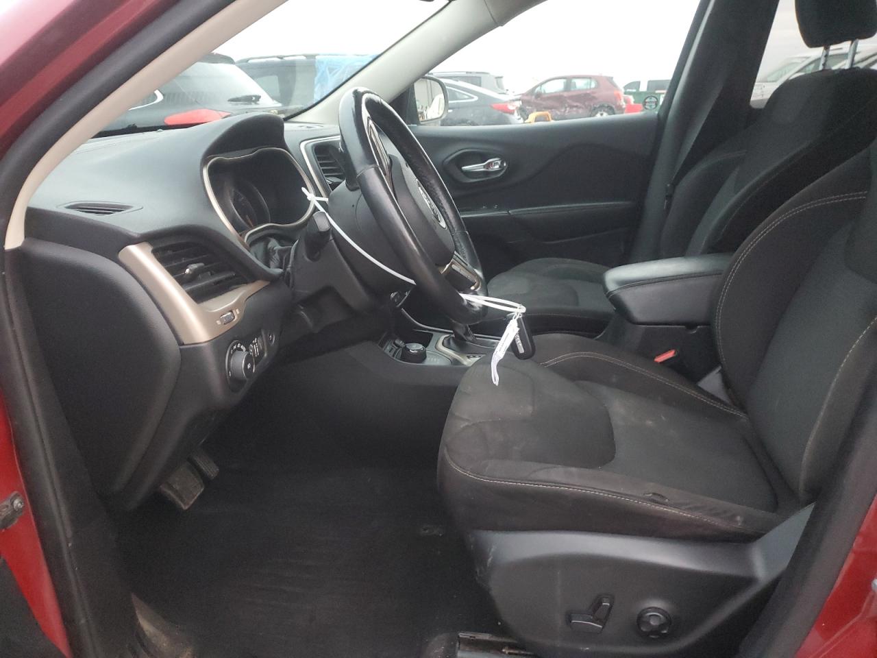 2015 Jeep Cherokee Latitude VIN: 1C4PJMCSXFW708665 Lot: 92162735