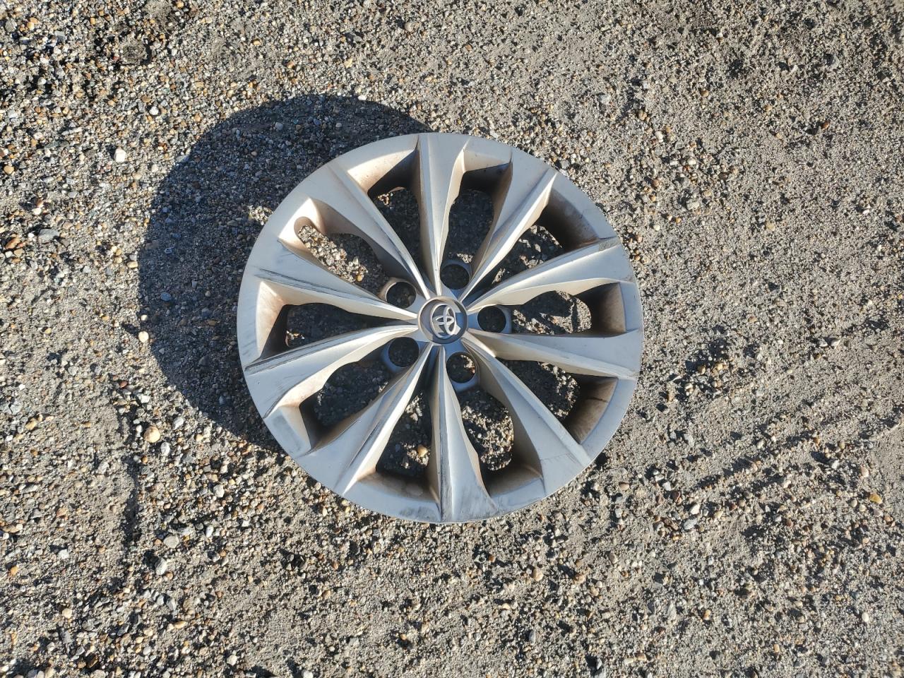 2016 Toyota Camry Le VIN: 4T1BF1FK4GU240768 Lot: 92380955