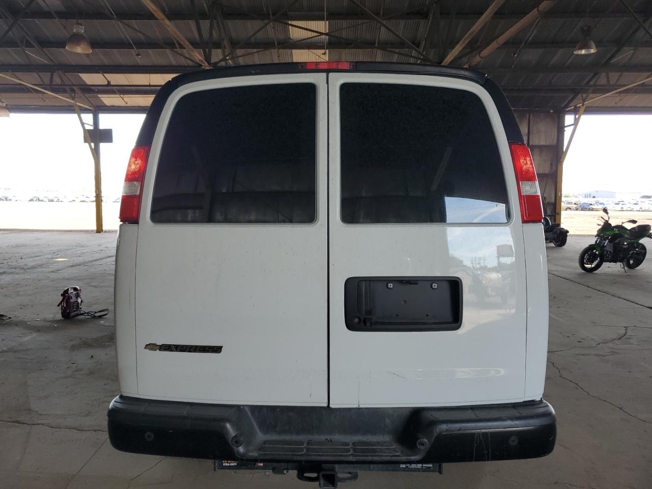 2020 Chevrolet Express G2500 VIN: 1GCWGAFP5L1277841 Lot: 89922915