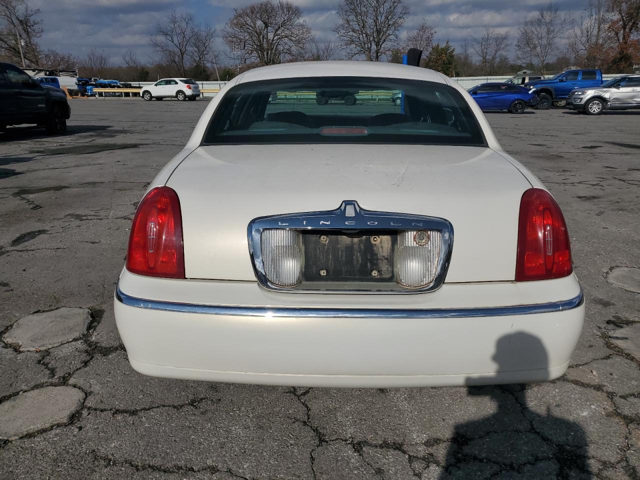 1999 Lincoln Town Car Signature VIN: 1LNHM82W5XY639893 Lot: 93218665