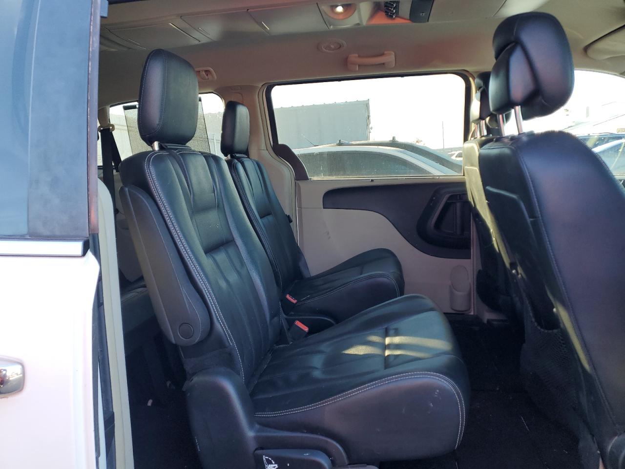 2015 Chrysler Town & Country Touring VIN: 2C4RC1BG3FR677475 Lot: 91988605