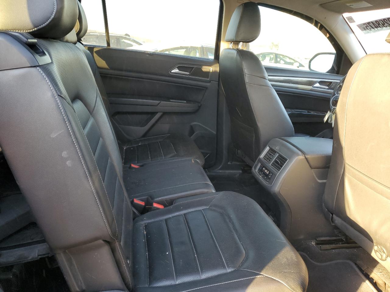 2018 Volkswagen Atlas Sel VIN: 1V2MR2CA4JC561811 Lot: 93298475