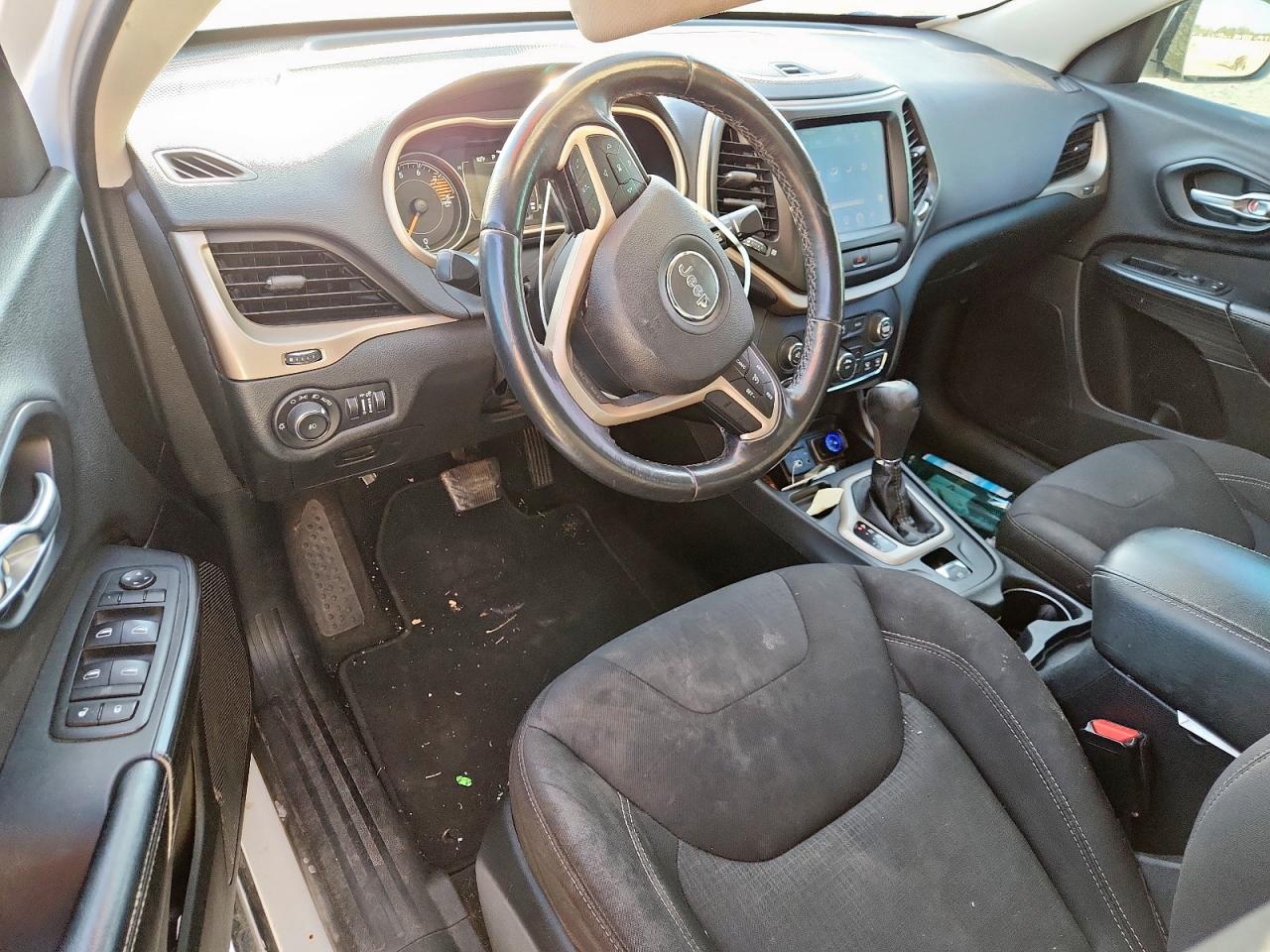 2016 Jeep Cherokee Latitude VIN: 1C4PJLCS5GW135430 Lot: 92416125