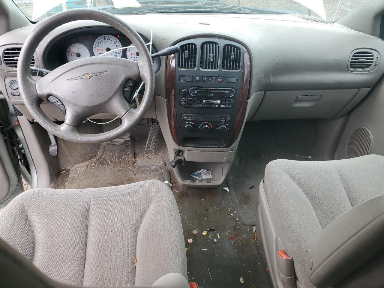 2003 Chrysler Town & Country VIN: 2C4GP24R13R269777 Lot: 92169155