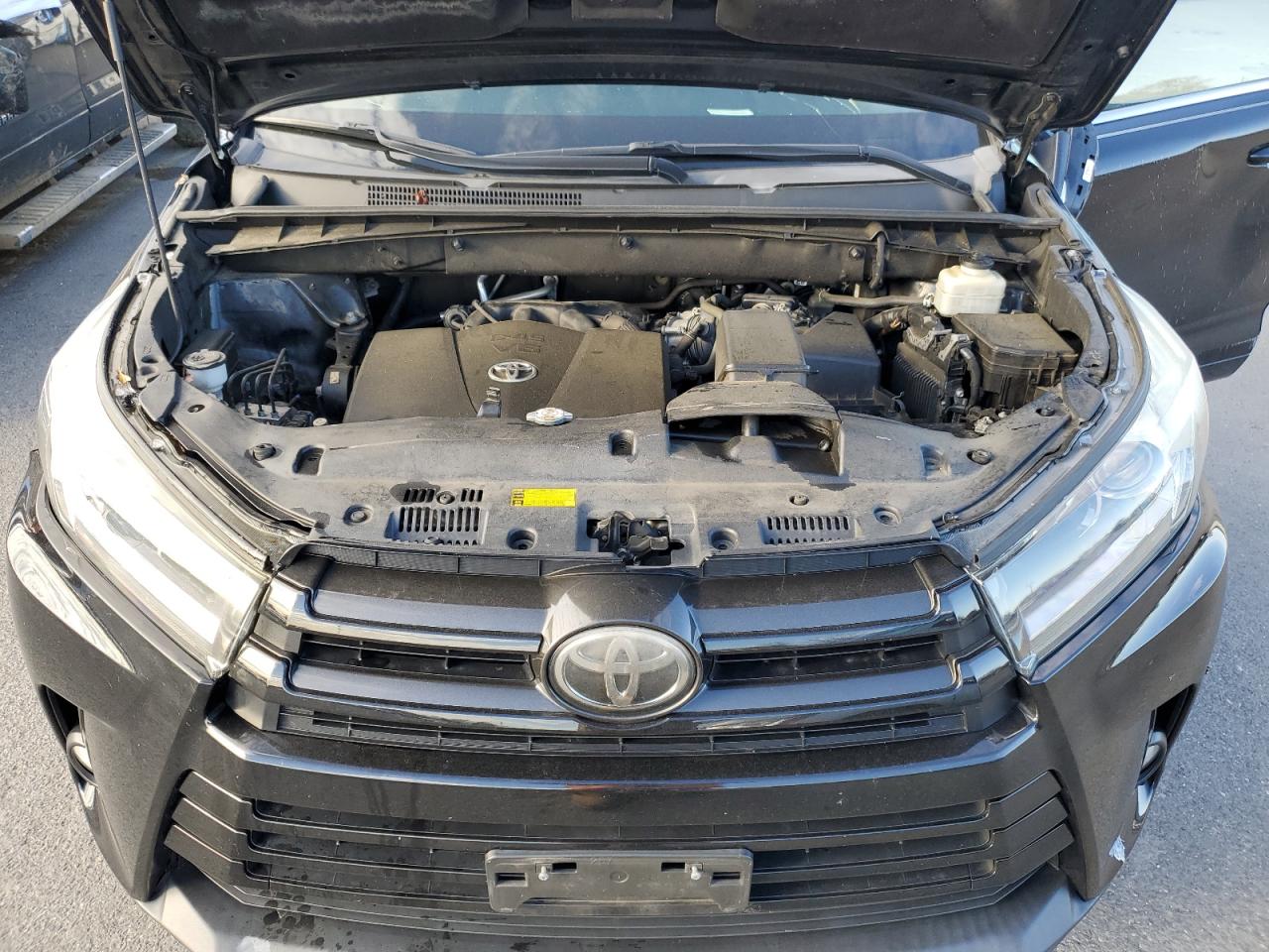 2018 Toyota Highlander Se VIN: 5TDJZRFHXJS899217 Lot: 91452795