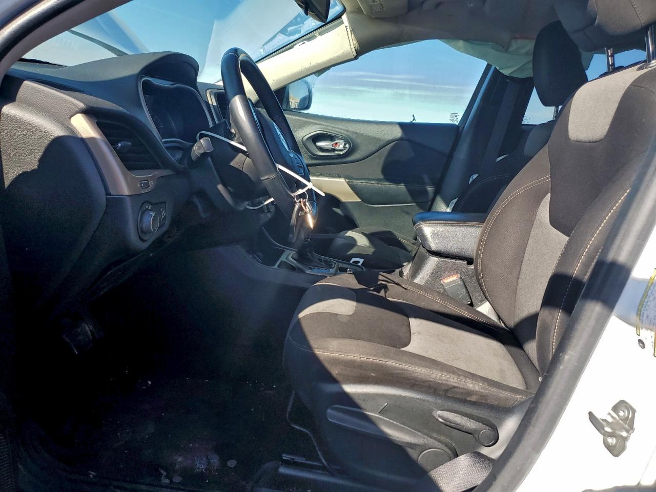 2017 Jeep Cherokee Sport VIN: 1C4PJLAB0HW640893 Lot: 94846345