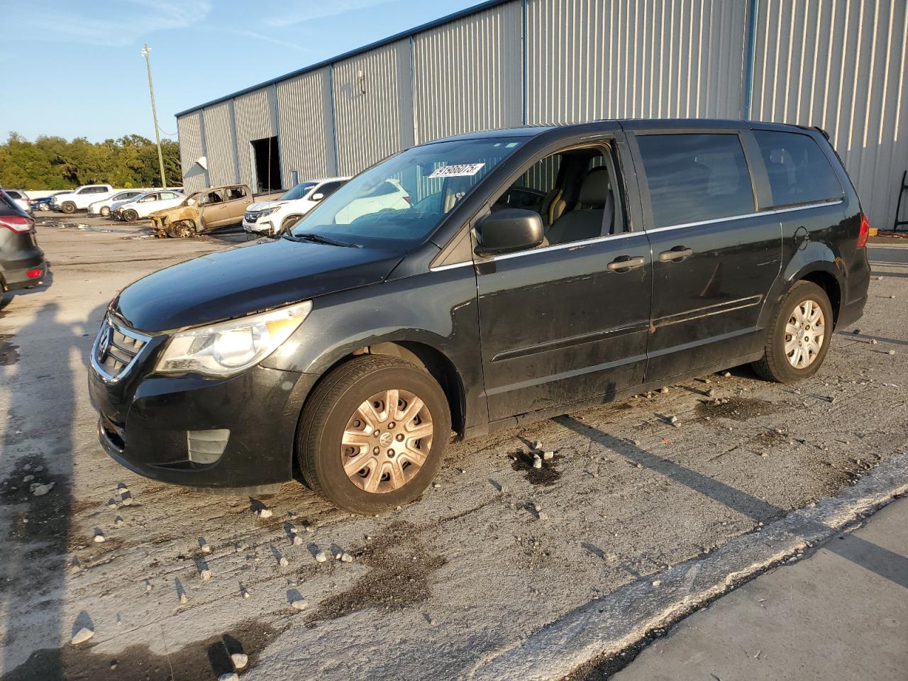 2V4RW4DG8BR642632 VOLKSWAGEN ROUTAN Photo 1