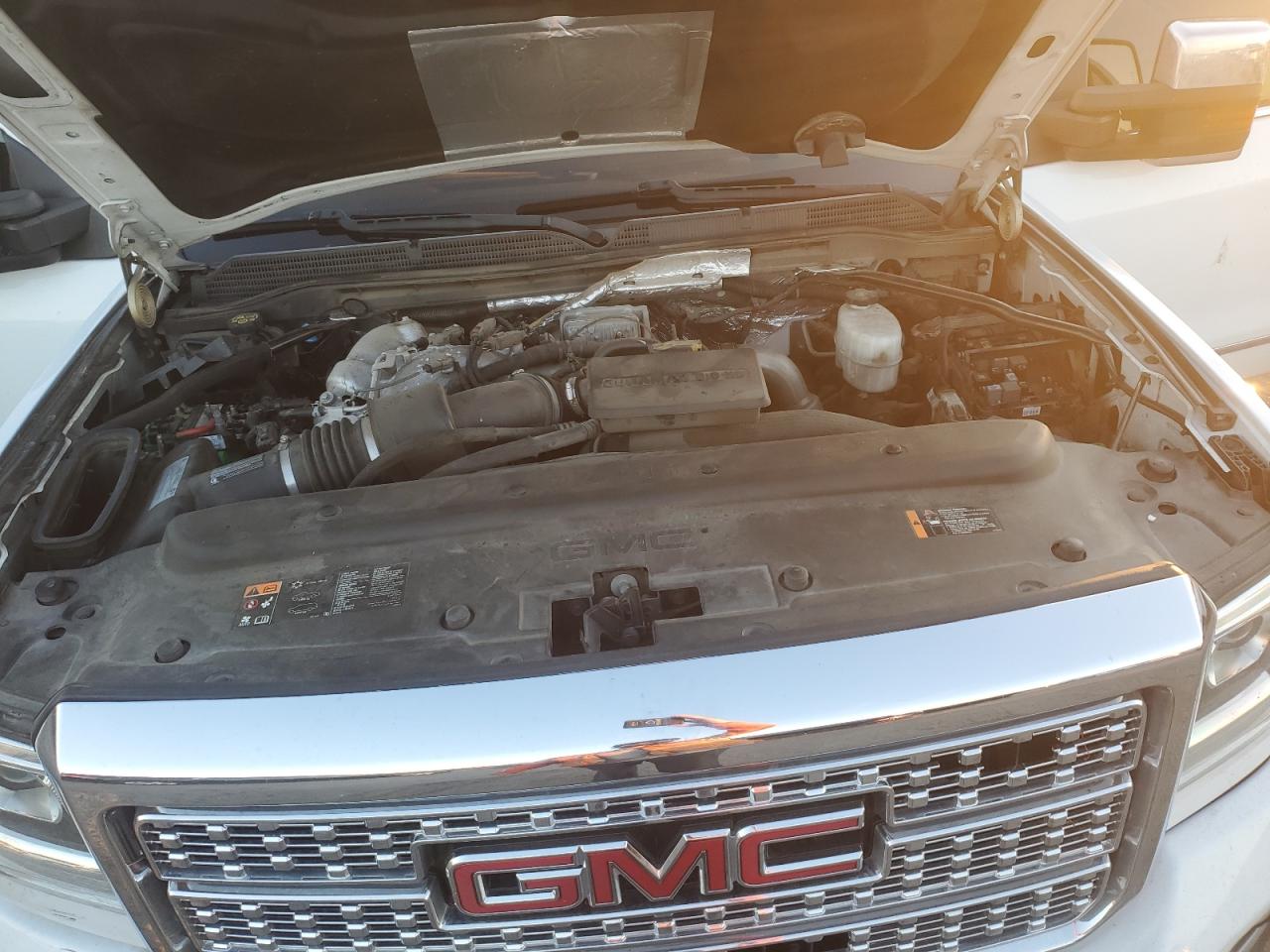 2018 GMC Sierra K2500 Denali VIN: 1GT12UEY2JF254134 Lot: 90988375