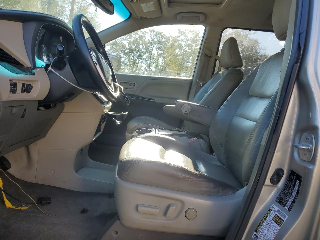 2015 Toyota Sienna Xle VIN: 5TDYK3DC8FS584480 Lot: 92413595