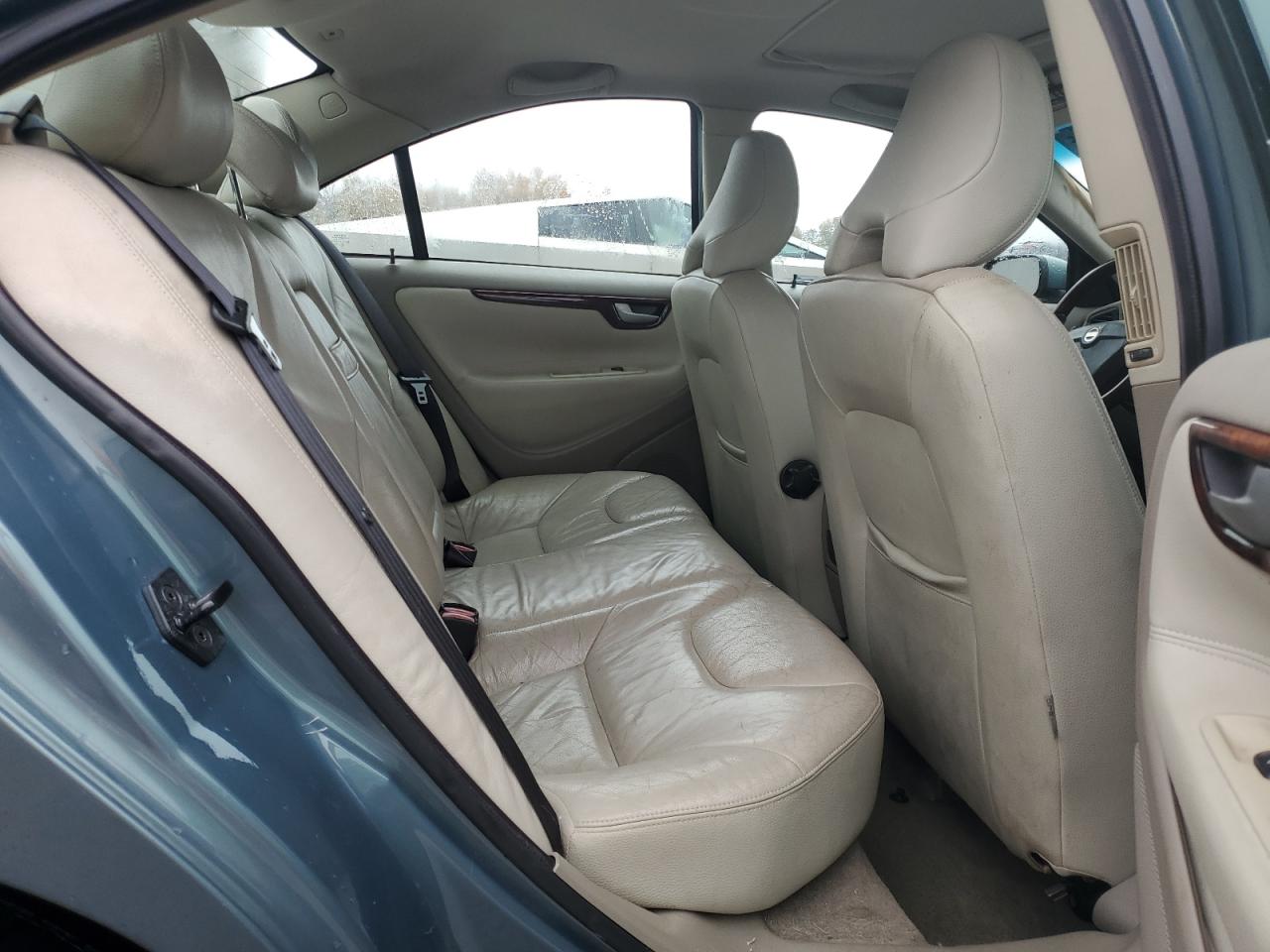 2005 Volvo S60 2.5T VIN: YV1RS592052482137 Lot: 93329865