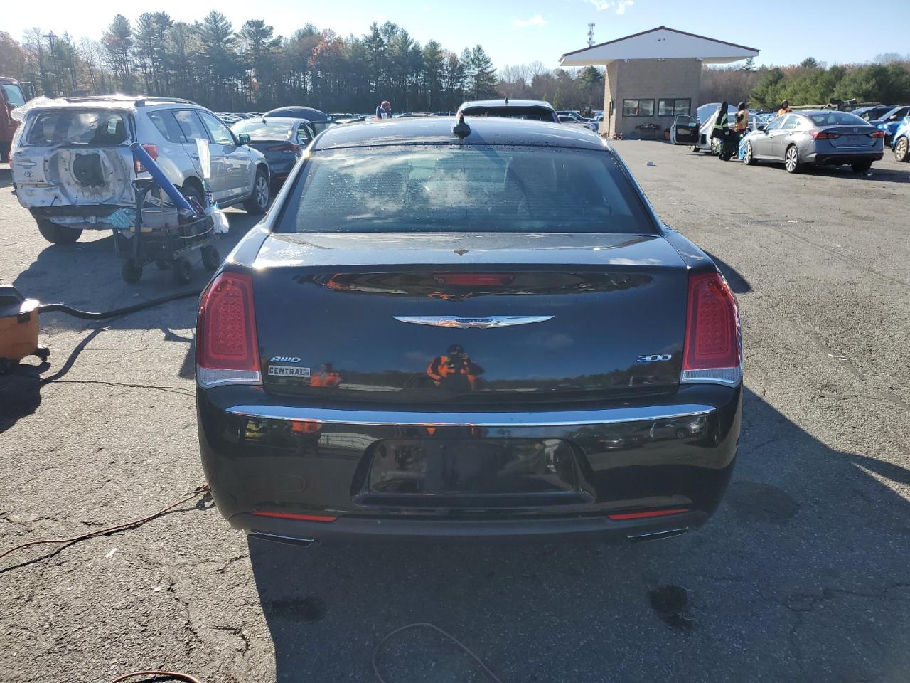 2016 Chrysler 300 Limited VIN: 2C3CCARG3GH358472 Lot: 92820185