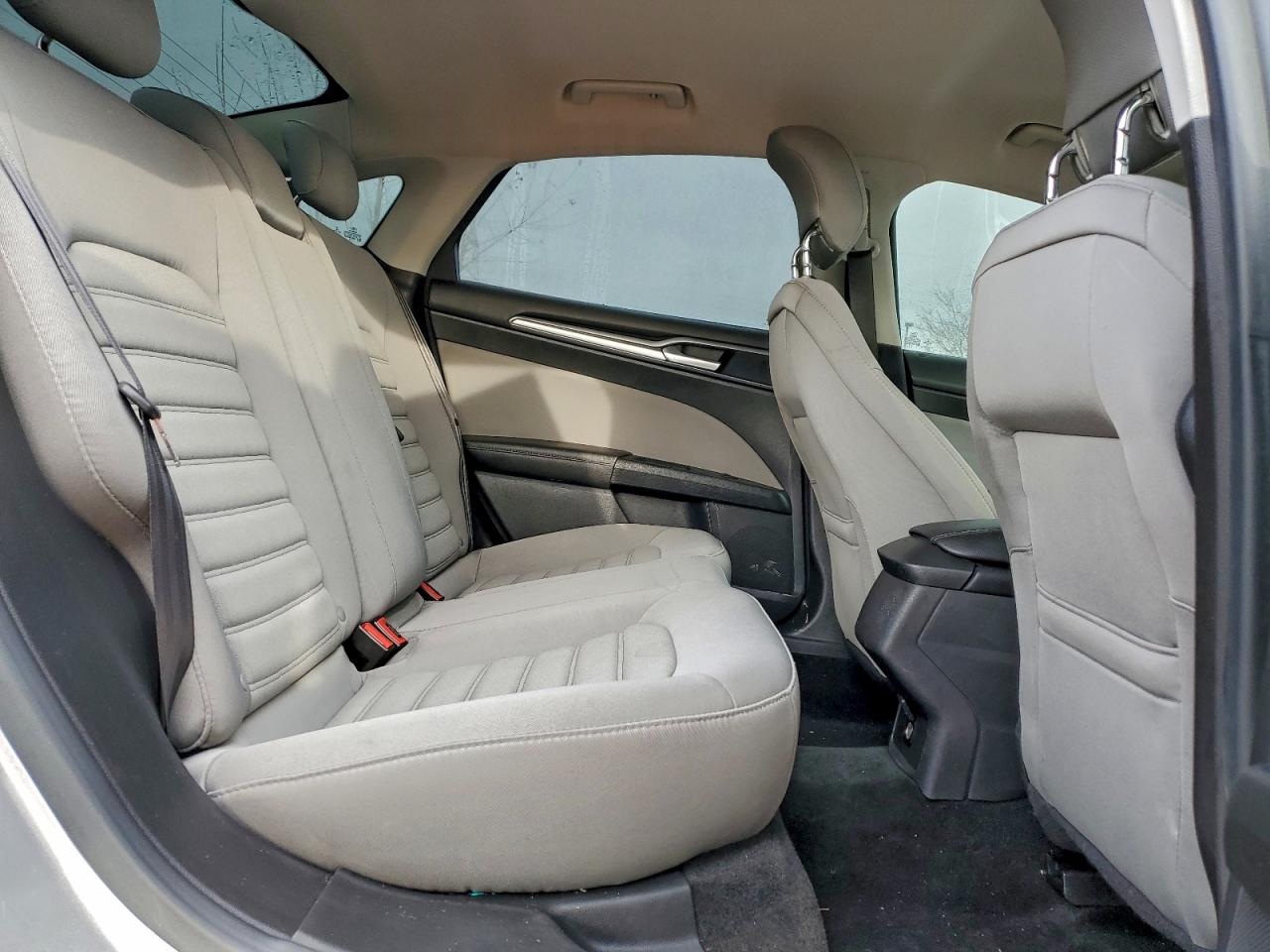 2014 Ford Fusion S VIN: 3FA6P0G74ER325370 Lot: 93985945