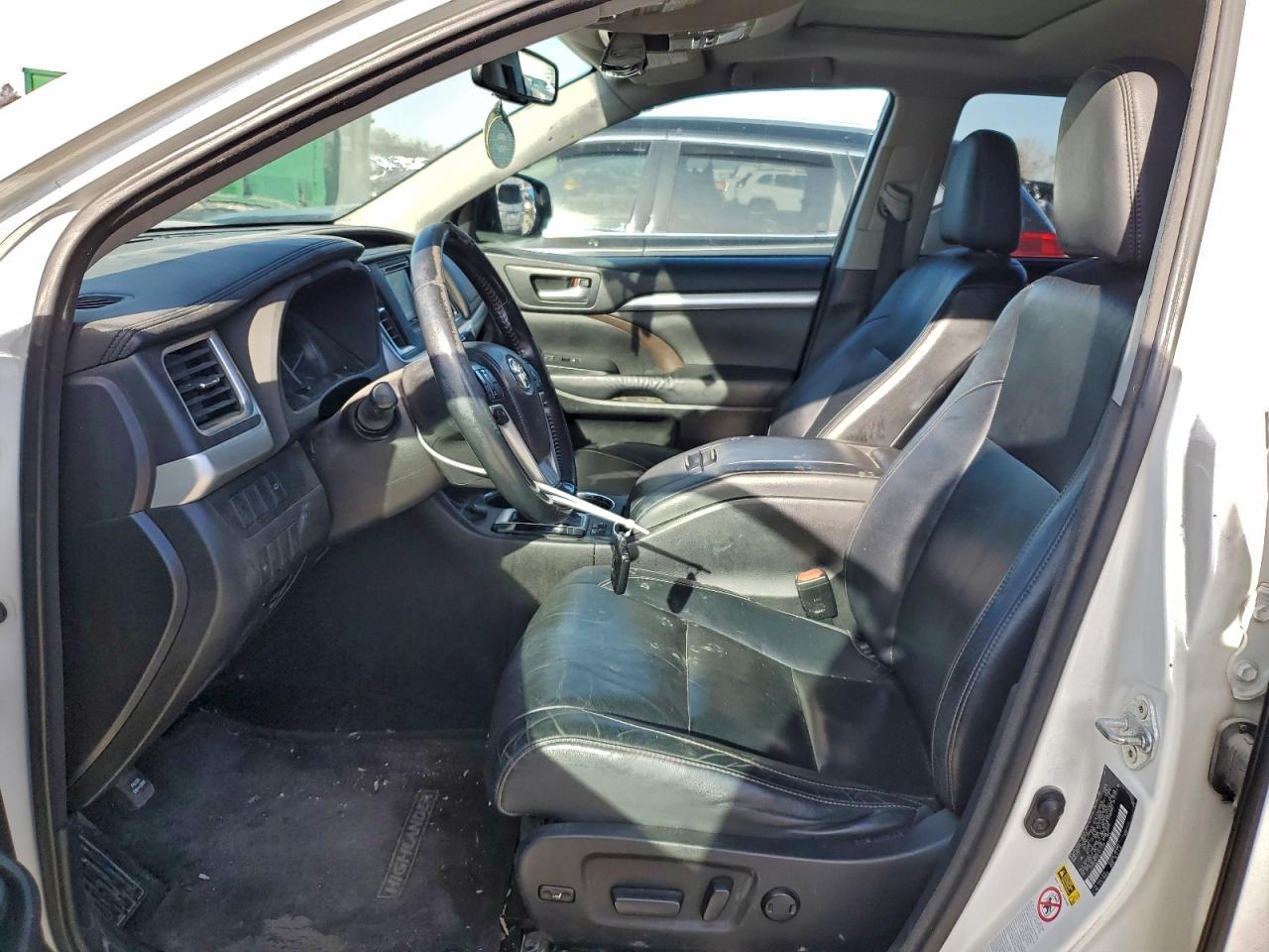 2014 Toyota Highlander Xle VIN: 5TDKKRFHXES011158 Lot: 94123285