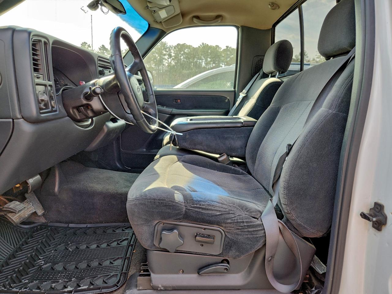 2000 Chevrolet Silverado C1500 VIN: 1GCEC14T2YZ107680 Lot: 93852995