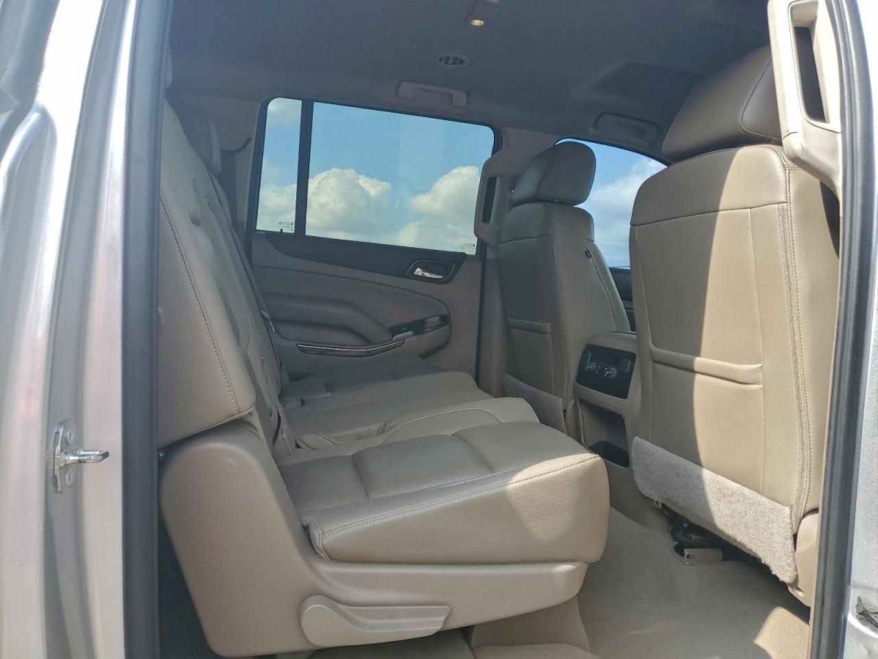 2019 GMC Yukon Xl C1500 Slt VIN: 1GKS1GKC4KR333536 Lot: 94144035