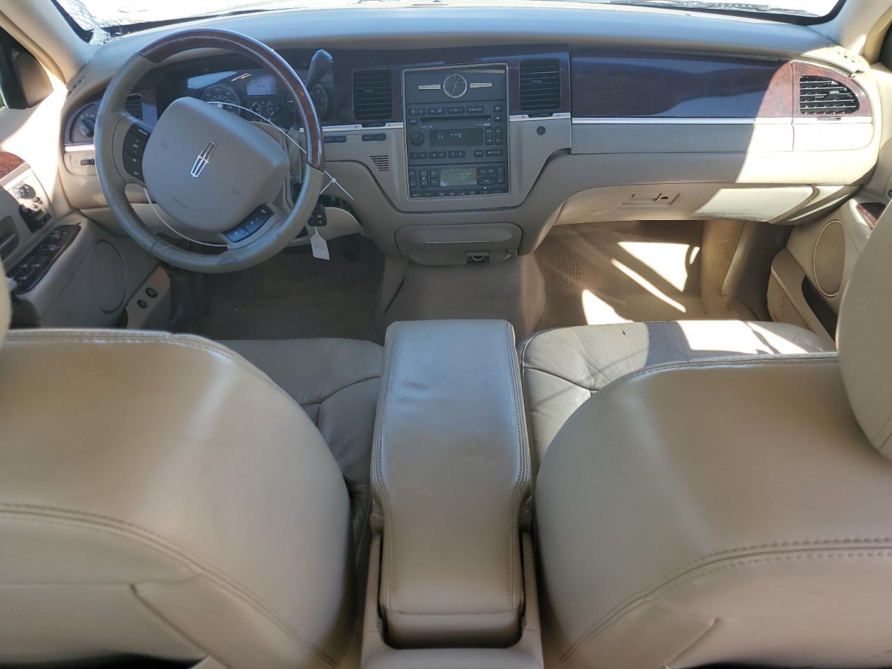 2006 Lincoln Town Car Signature Limited VIN: 1LNHM82V56Y643013 Lot: 90645035