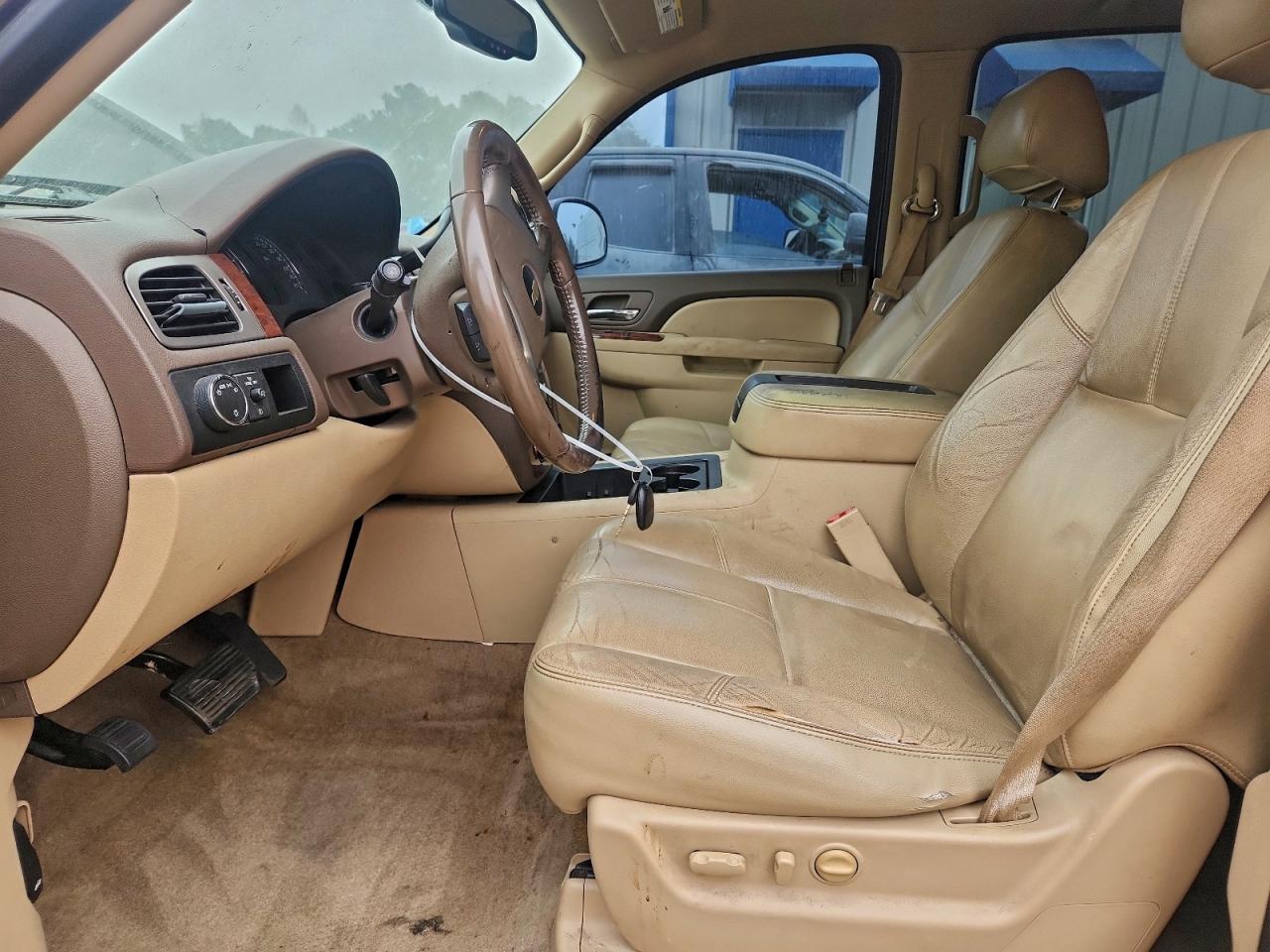 2014 Chevrolet Suburban C1500 Lt VIN: 1GNSCJE04ER178678 Lot: 93516575