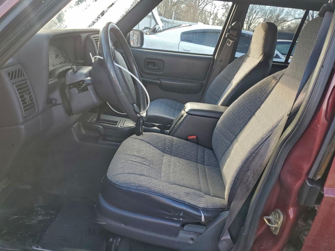 2000 Jeep Cherokee Sport VIN: 1J4FF48S5YL143813 Lot: 94159625