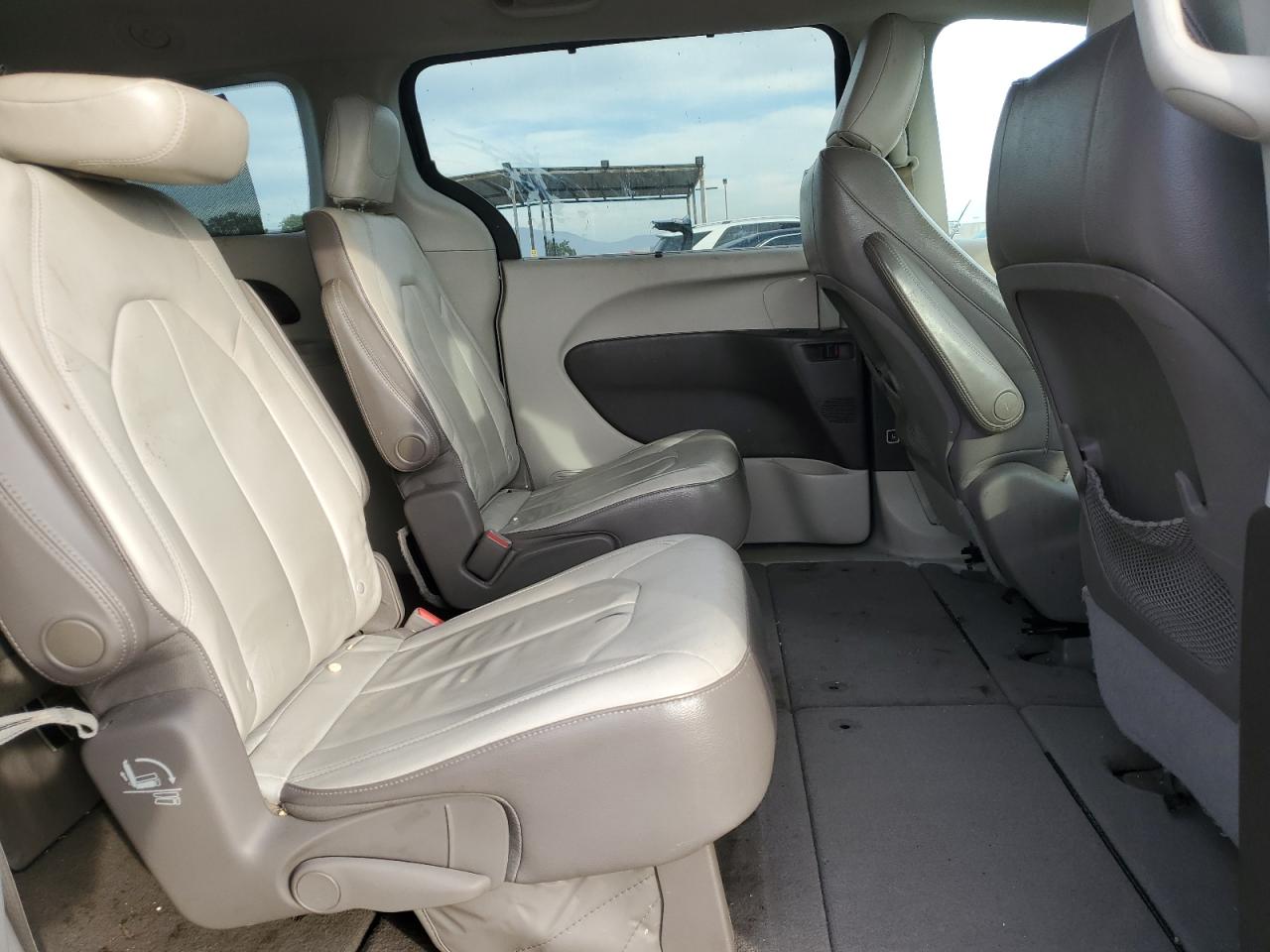 2017 Chrysler Pacifica Touring L VIN: 2C4RC1BG9HR691528 Lot: 92354295