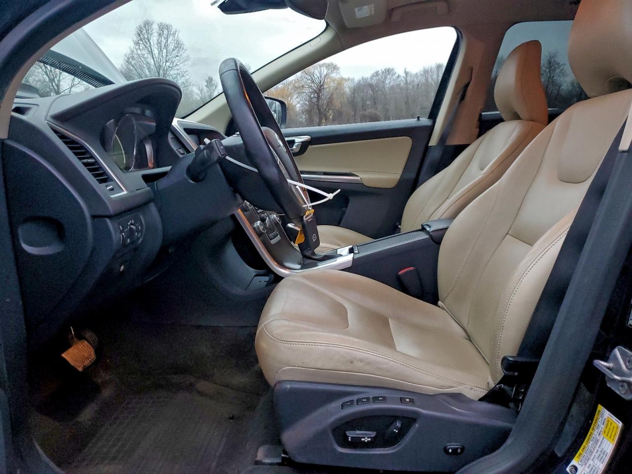 2016 Volvo Xc60 T5 Premier VIN: YV4612RK5G2842450 Lot: 94962445