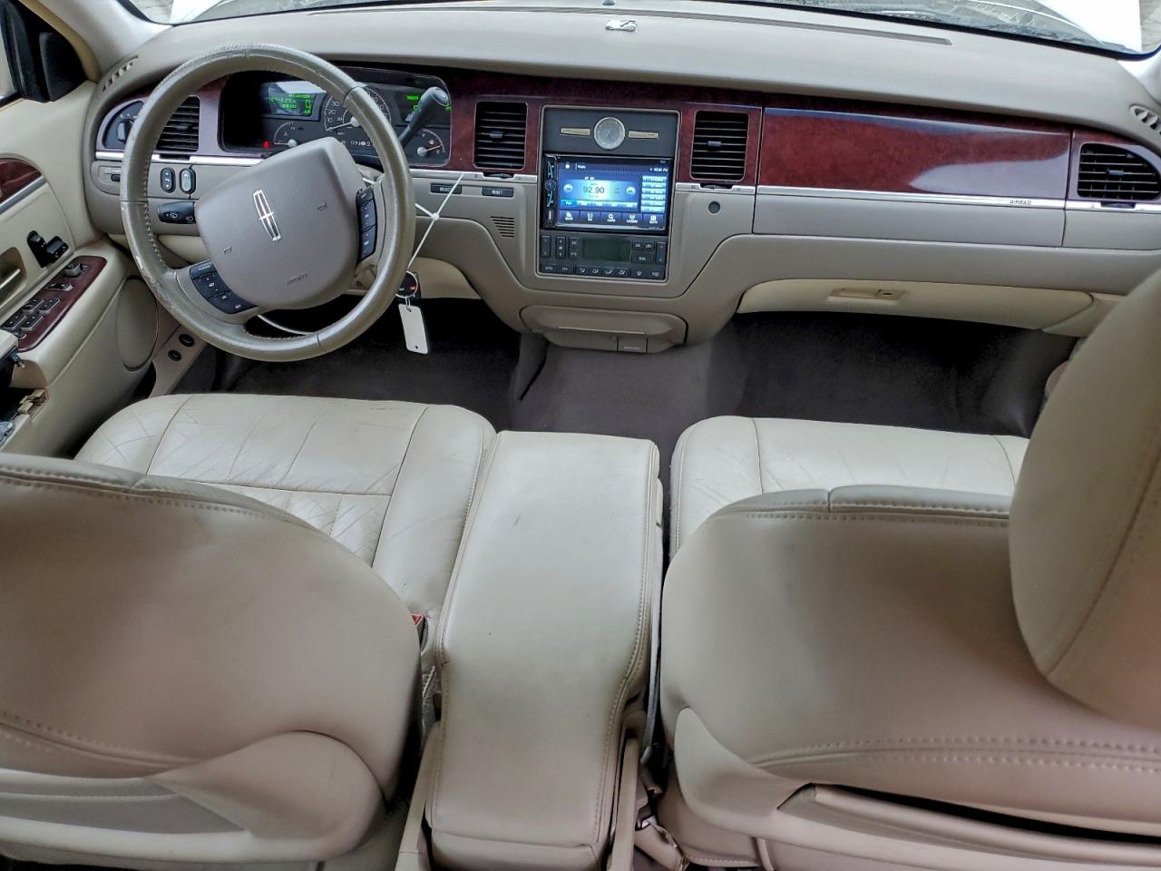 2005 Lincoln Town Car Signature VIN: 1LNHM81W25Y648128 Lot: 93131275