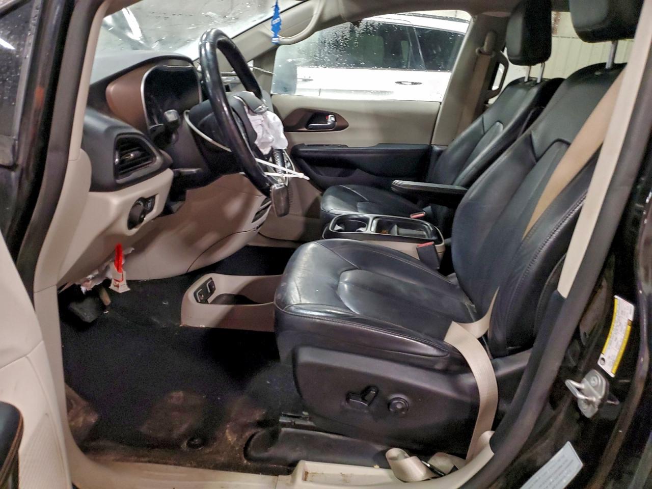 2019 Chrysler Pacifica Touring L VIN: 2C4RC1BG4KR669721 Lot: 93943085