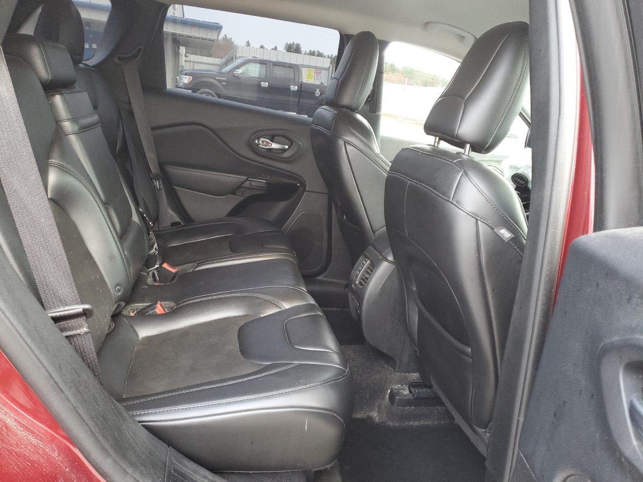 2019 Jeep Cherokee Latitude Plus VIN: 1C4PJMLB9KD318968 Lot: 92804615