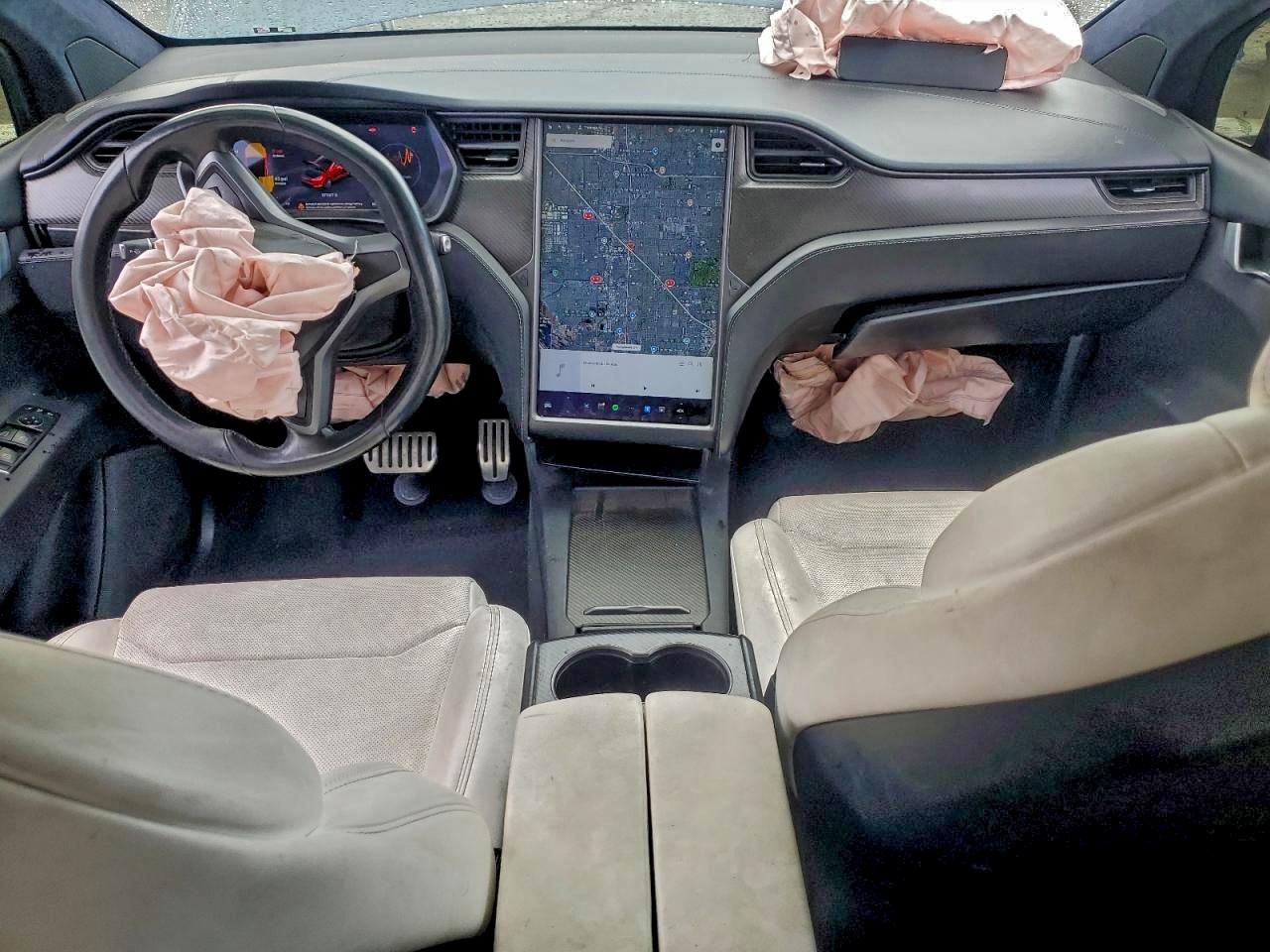 2018 Tesla Model X VIN: 5YJXCBE43JF107267 Lot: 93948375