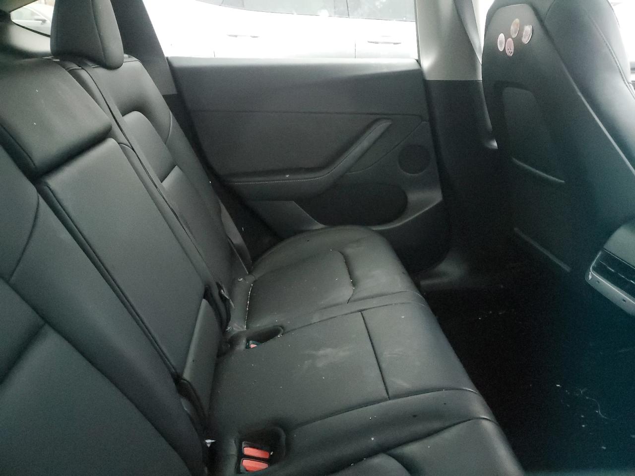 2024 Tesla Model Y VIN: 7SAYGDEEXRF196136 Lot: 92309945