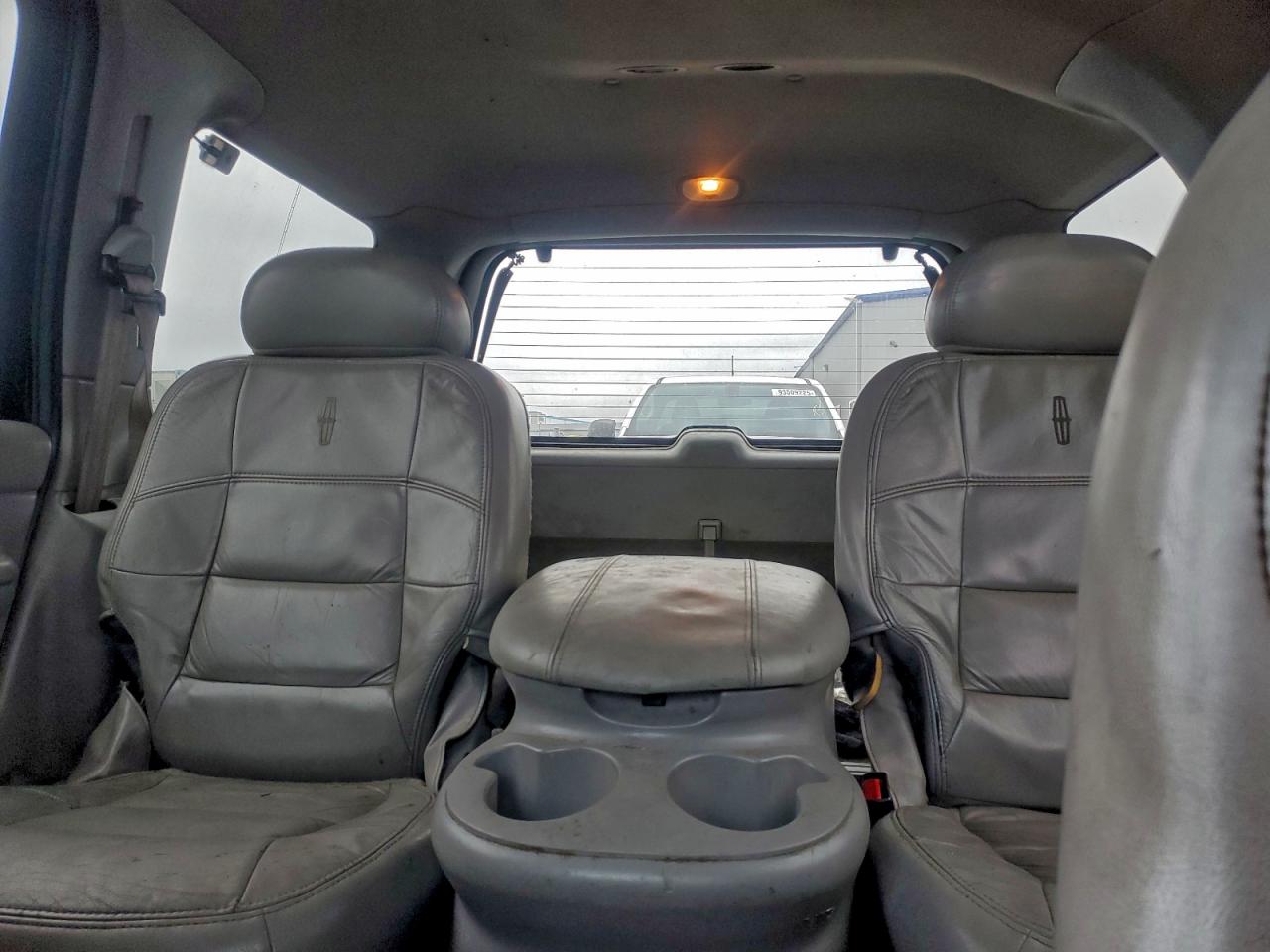 2000 Lincoln Navigator VIN: 5LMPU28A8YLJ15914 Lot: 93153815