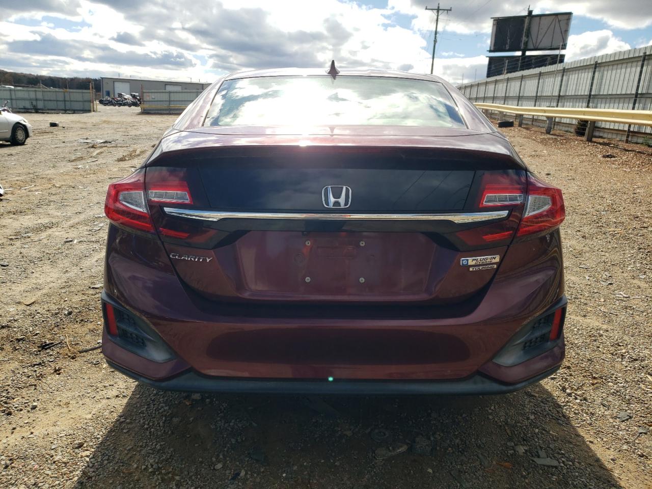 2018 Honda Clarity Touring VIN: JHMZC5F3XJC010725 Lot: 91744375