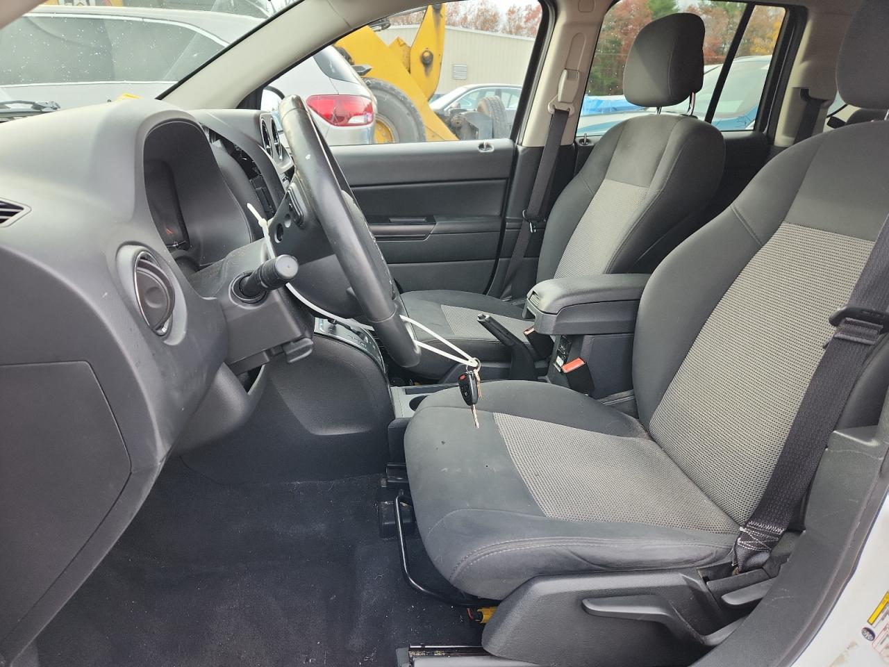 2011 Jeep Compass Sport VIN: 1J4NF1FB3BD210892 Lot: 92678725