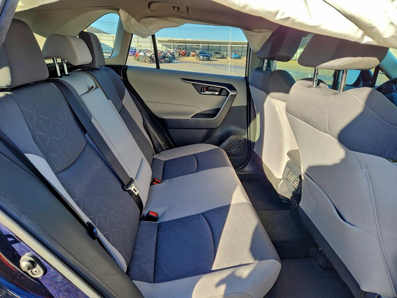 2021 Toyota Rav4 Xle VIN: JTMRWRFV4MD132805 Lot: 93748185